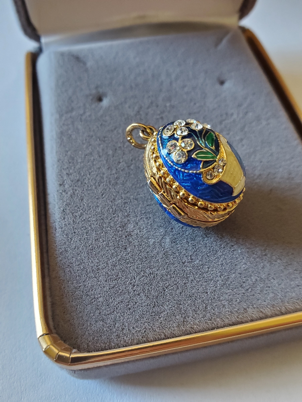 Faberge Style Egg Locket w/charm Inside - Picture 3 of 8